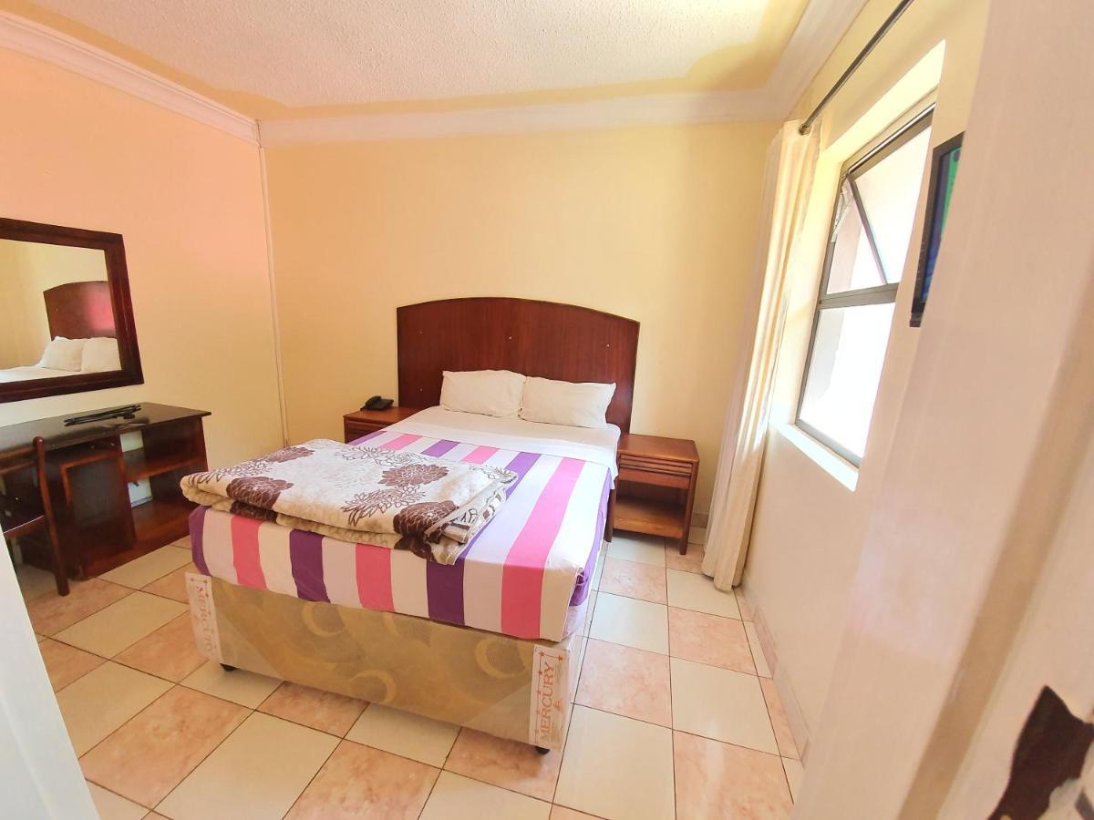 The Palace Guest House Harare Exterior foto